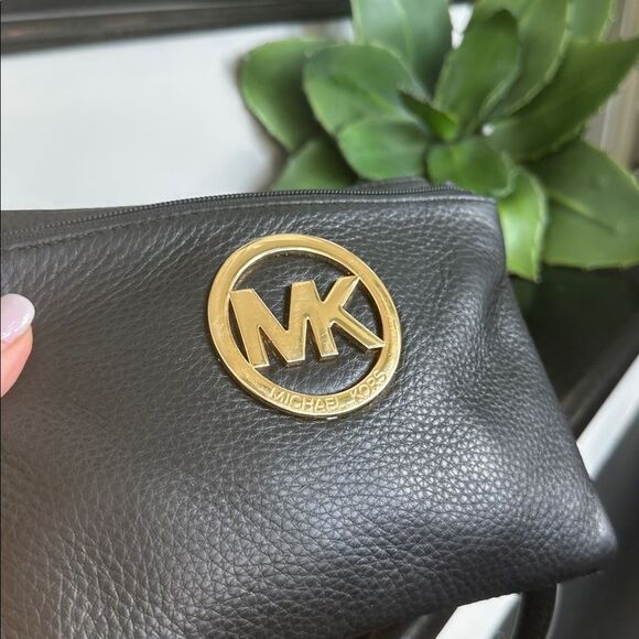 Michael Kors, genuine leather shoulder, Crossbody purse organizer like new - Picture 9 of 12